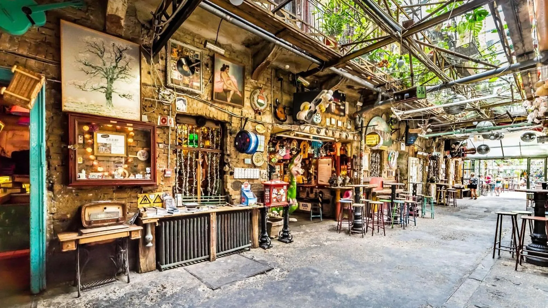 Casadeco Budapest Apt-Stunning New York Cafe View 0*,