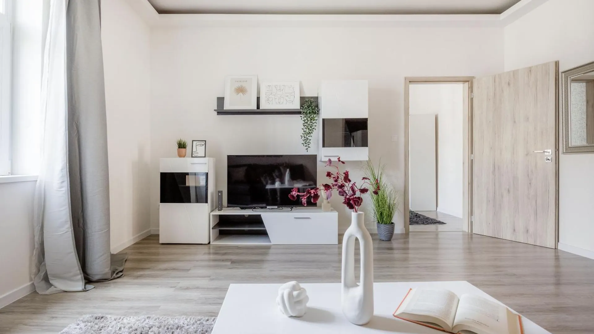 Casadeco Budapest Apt-Stunning New York Cafe View Apartment