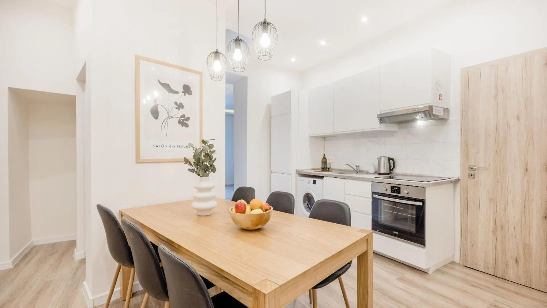 Casadeco Budapest Apt-Stunning New York Cafe View Apartment