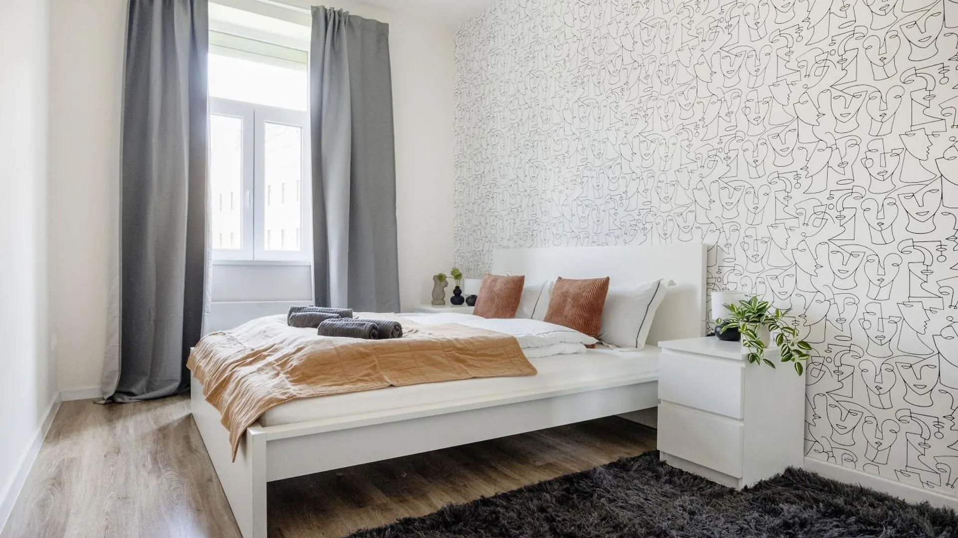 Casadeco Budapest Apt-Stunning New York Cafe View Apartment